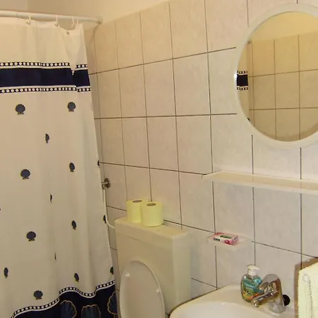 アパート In Mit Terrasse By Interhome *